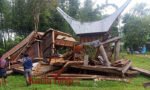 Angin Puting Beliung Landa  Kec. Sanggalangi 2 Lumbung Ambruk