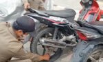 Satpol PP Toraja Utara Mulai Kempeskan Ban Kendaraan yang Parkir di Trotoar