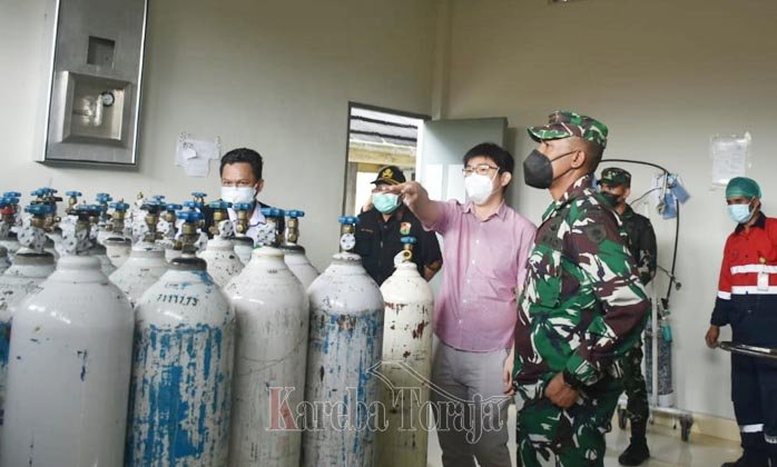 Dandim 1414 dan Satgas Covid-19 Toraja Utara Cek Ketersediaan Oksigen untuk Pasien Covid-19