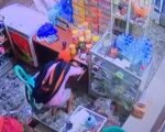 Terekam CCTV dan Sempat Ditarik Sarungnya, Pencuri di Toko Jesica Tallunglipu Ditangkap Polisi