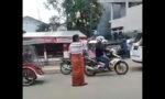 VIDEO: Bupati Toraja Utara, Yohanis Bassang Jadi Pengatur Lalu Lintas Saat Terjadi Kemacetan di Malango’