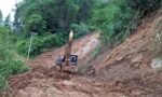 PT Malea Energy Kerahkan Alat Berat Bersihkan Material Longsor di Randan Batu