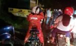 BREAKING NEWS: Alat Berat Bersihkan Material Longsor, Kemacetan Tak Terhindarkan di Jalan Poros Makale-Rembon