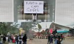 Dianggap Tak Serius Mempertahankan Lapangan Gembira, Mahasiswa Segel Kantor DPRD Toraja Utara
