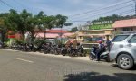 Hindari Tarif Parkir, Kendaraan Menumpuk di Luar Pagar RSUD Lakipadada