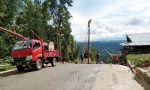 Tiang Listrik di Tengah Jalan yang Viral Itu Dipindahkan Hari Ini