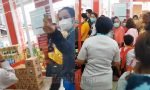 VIDEO: Warga Toraja Utara Serbu Minyak Goreng di Minimarket