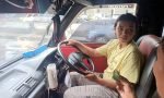 Bantu Orang Tua, Calon Mahasiswi Nyambi Jadi Sopir Pete-pete di Makale