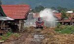 Atasi PMK Kerbau, Pemkab Toraja Utara Kerahkan Mobil Damkar Lakukan Penyemprotan Disinfektan