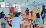 Tim PKM UKI Toraja Sosialisasikan Pembuatan Media Papan Ultrasi di Malimbong Balepe’