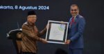 Wapres Ma’ruf Amin Berikan Penghargaan UHC Awards kepada 493 Kepala Daerah