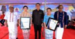 Dinilai Peduli Pendidikan, Eva Stevany Rataba Terima Piagam Penghargaan dari YPKT
