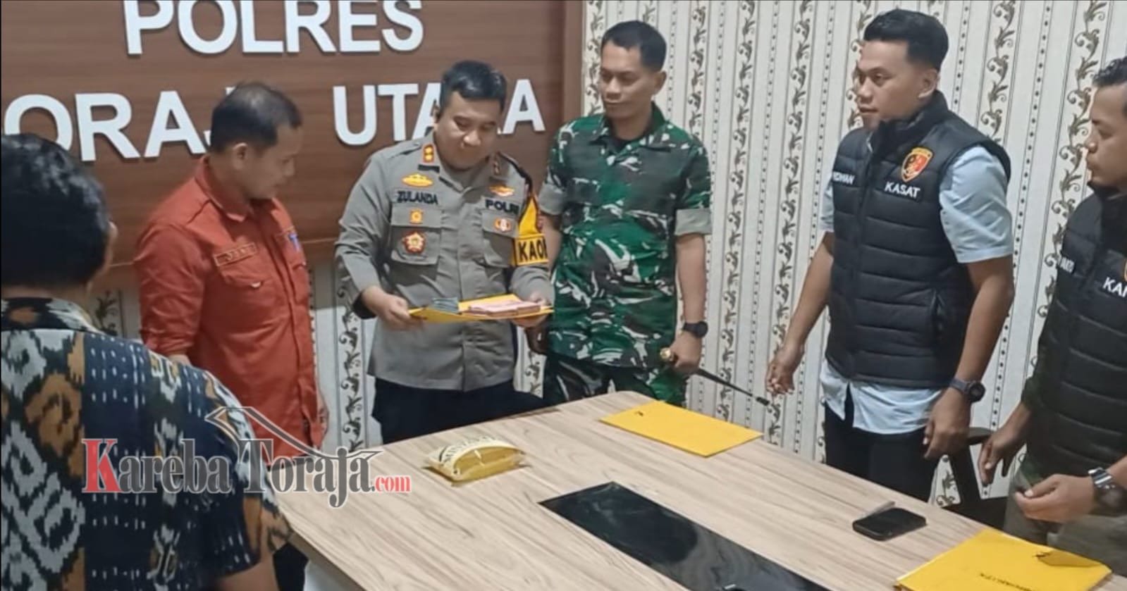 Jual “MinyakKita” Diatas Harga Eceran, Distributor di Toraja Utara Ditindak Kembalikan Kelebihan Harga ke Kas Daerah