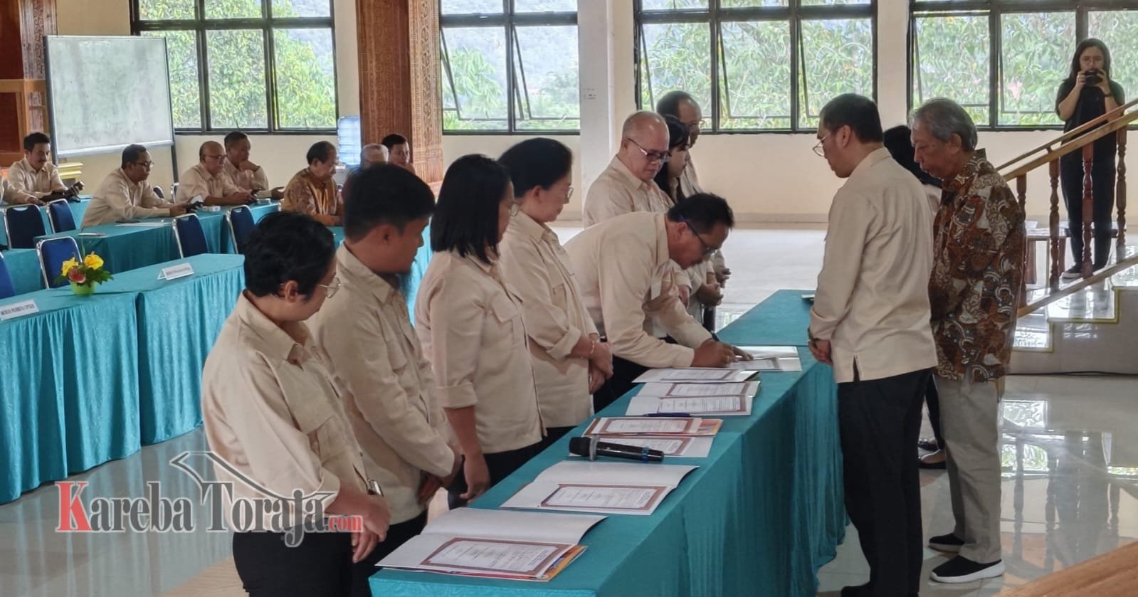 Rektor UKI Toraja Lantik Wakil Rektor, Dekan dan Ketua Program Studi, Berikut Nama-namanya