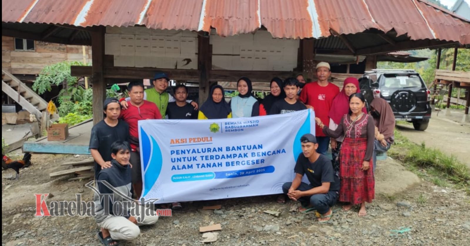 Remaja Masjid Baburrahmah Rembon Salurkan Bantuan untuk Korban Tanah Bergerak di Rano