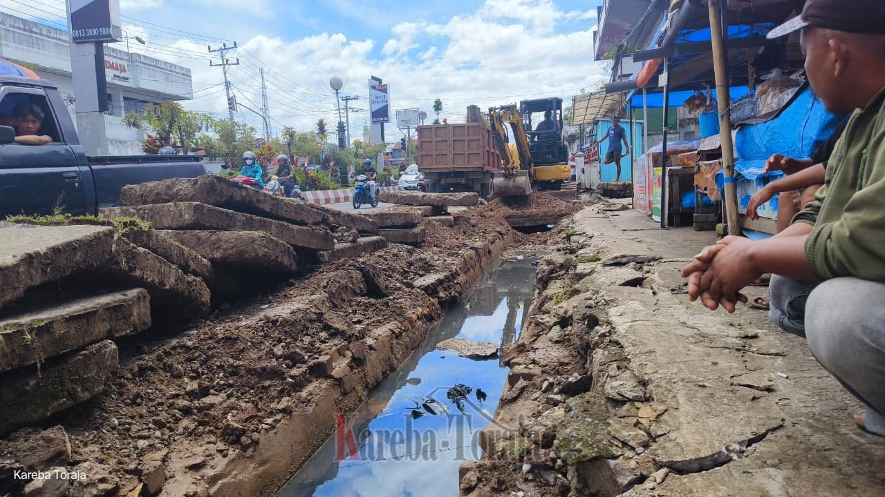 Pemkab Intens Bersihkan Drainase, Warga Rantepao Berharap Bisa Bebas Banjir