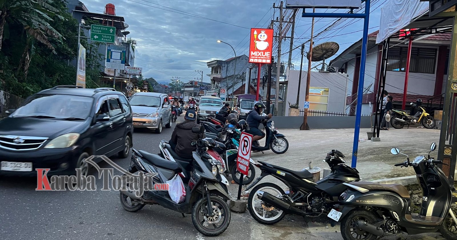 Tak Punya Parkiran Memadai, Gerai Ice Cream Mixue di Makale Jadi Biang Kemacetan