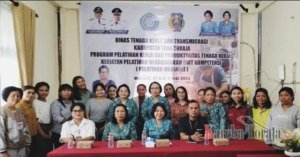 Dorong Kemandirian Ekonomi, Disnakertrans Tana Toraja Gelar Pelatihan Menjahit