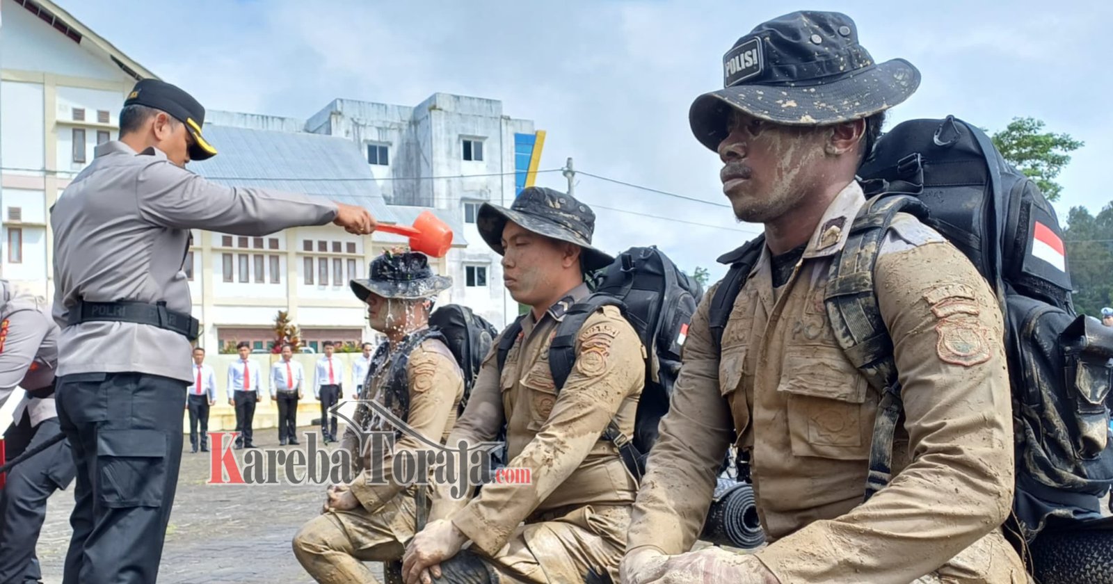 22 Bintara Baru Polres Toraja Utara Jalani Tradisi Pembaretan
