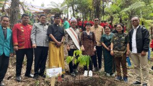 Menteri Kehutanan, Raja Juli Antoni Hadiri Festival Hutan Toraja di Nanggala