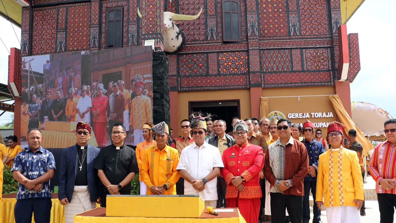 Gubernur NTT Resmikan Gedung Gereja Toraja Jemaat Kupang