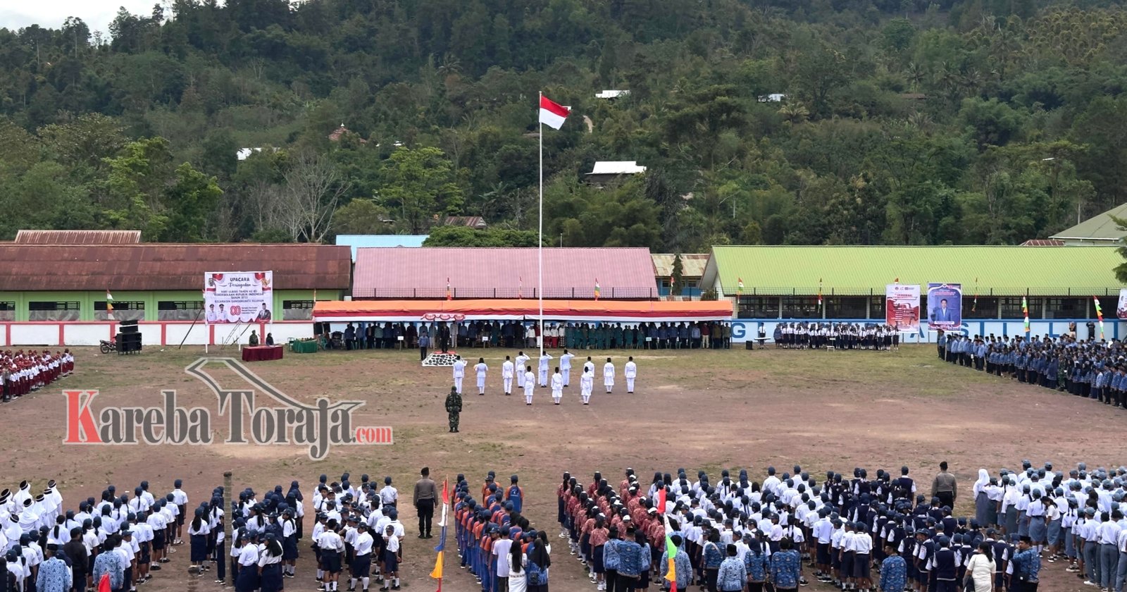 Upacara HUT Ke-80 RI Tingkat Kecamatan Gandangbatu Sillanan di Lapangan Salubarani Berlangsung Khidmat