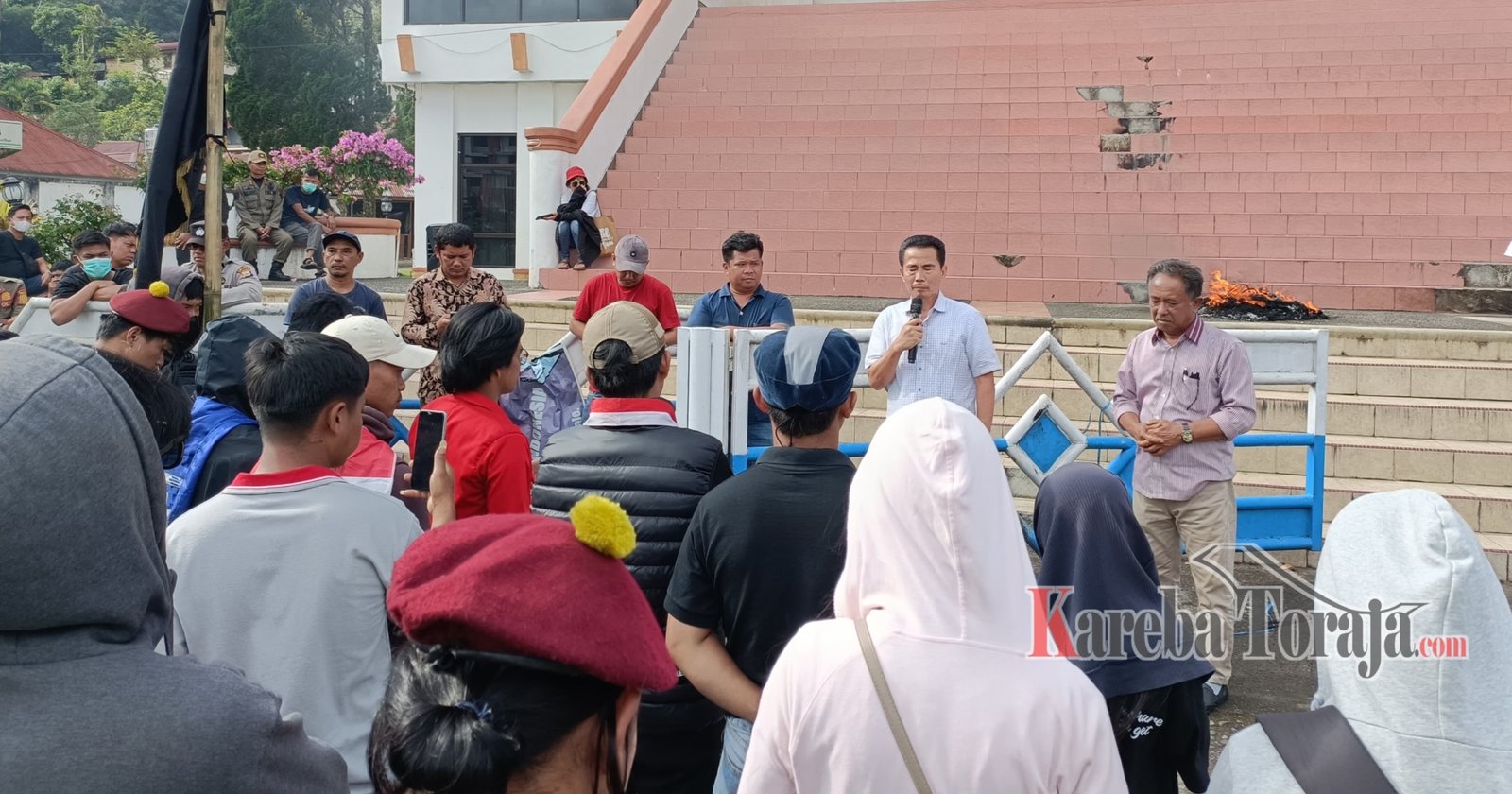 Terima Aspirasi Pengunjuk Rasa, Anggota DPRD Janji Tidak Ada Kenaikan Pajak di Tana Toraja