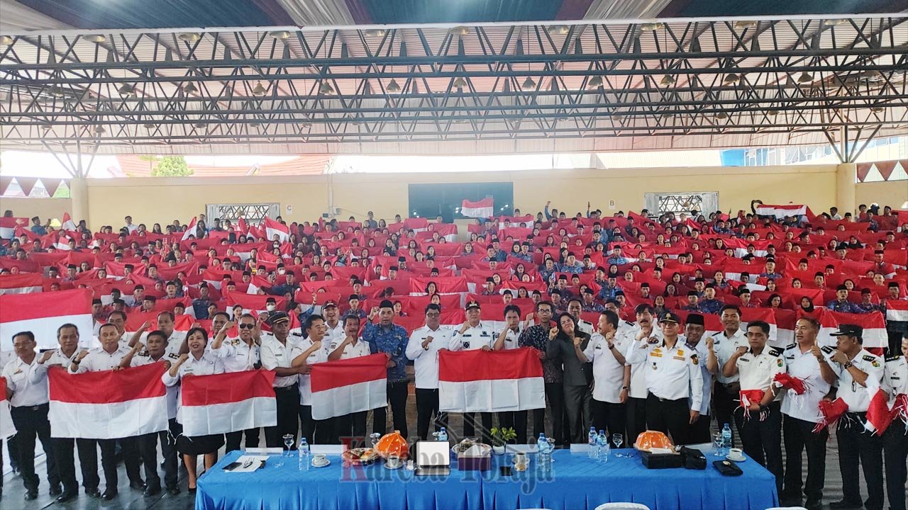 Bendera Merah Putih untuk 1.300 PPPK Toraja Utara yang Baru Terima SK