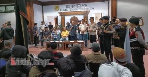 Ketua dan Anggota DPRD Tana Toraja Terima Aspirasi Mahasiswa Terkait Kematian Nelson