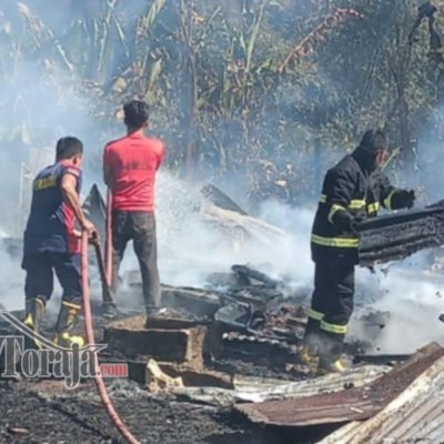 1 Rumah dan 1 Tongkonan Ludes Terbakar di Lembang Kapolang Denpina Toraja Utara