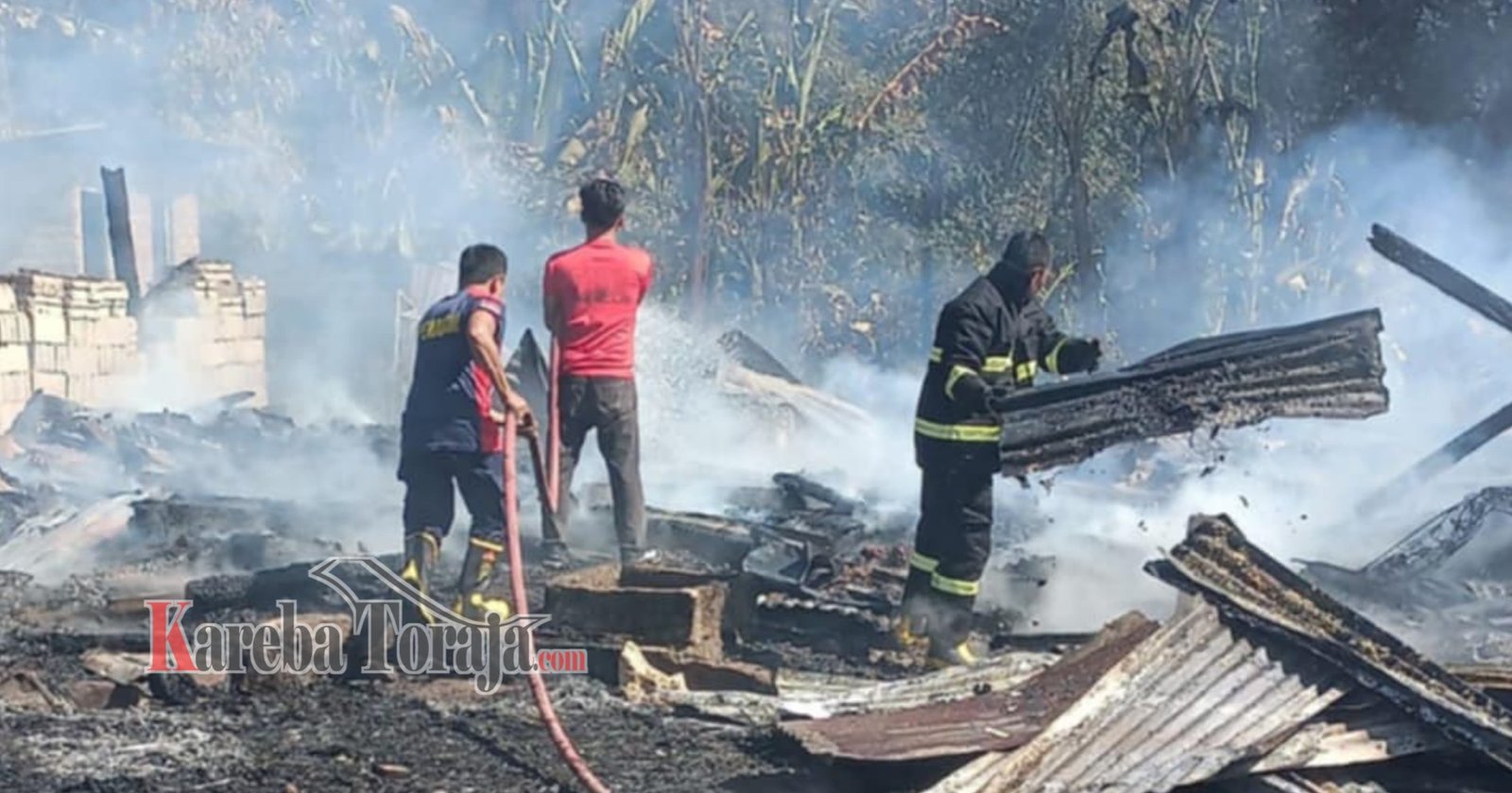1 Rumah dan 1 Tongkonan Ludes Terbakar di Lembang Kapolang Denpina Toraja Utara