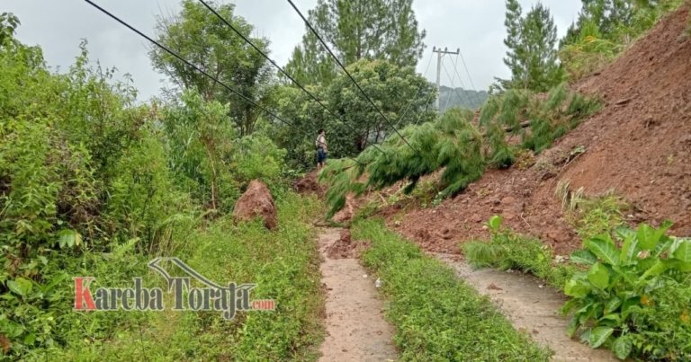 5 Titik Longsor Tutup Jalan Penghubung Lembang Paliorong – Kadundung, Masanda