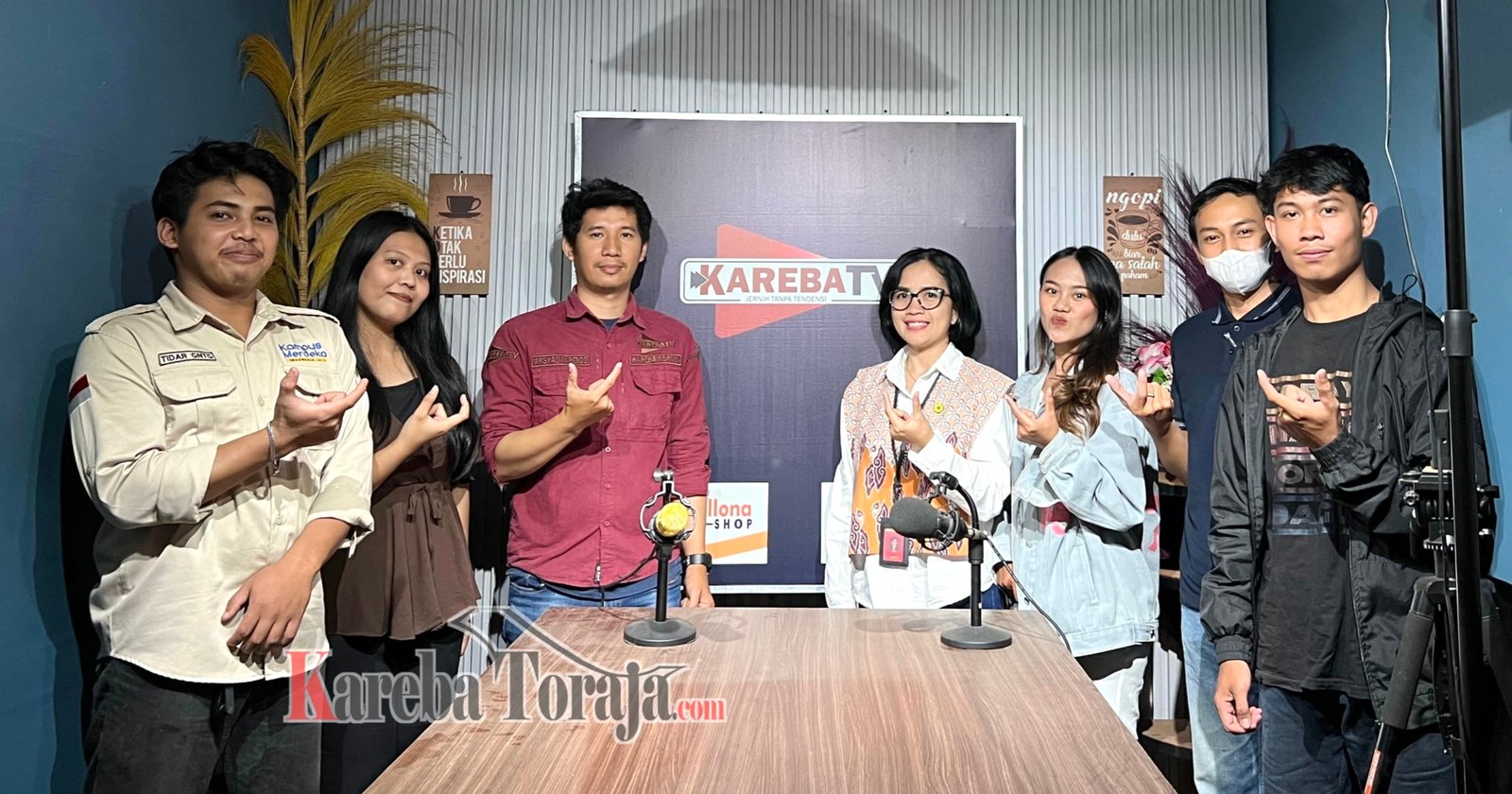 Mengenal Lebih Dekat Proses Kerja Jurnalistik, Mahasiswa UKI Toraja Kunjungi Kantor KAREBA TORAJA