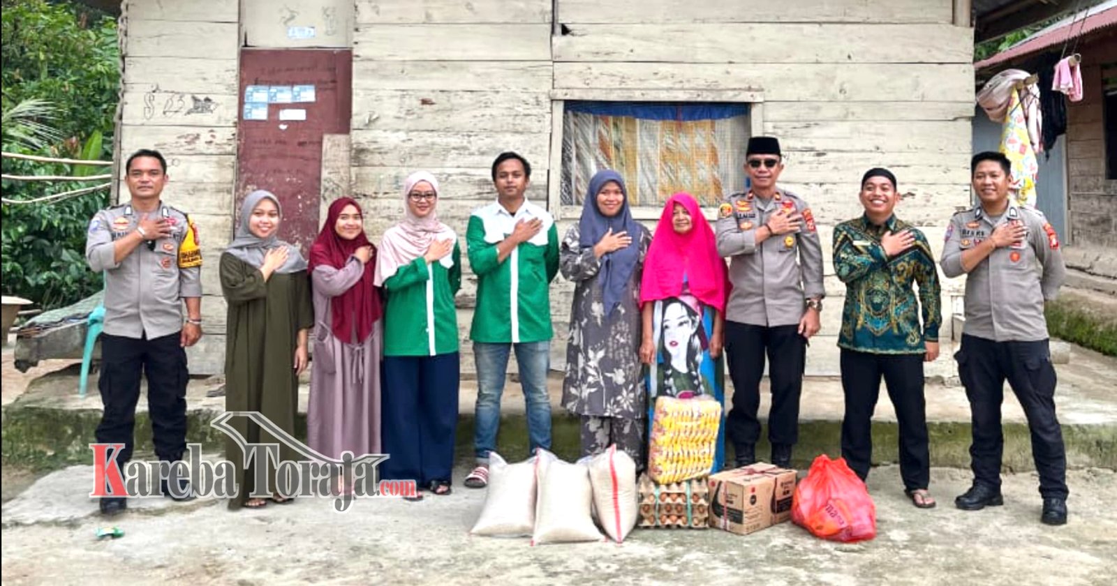 Polsek Saluputti dan Remaja Masjid Baburrahmah Rembon Kolaborasi Lewat Aksi Sosial