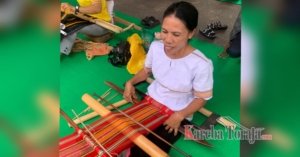 Mengenal Yuliana Liu’, dari Tenun Simbuang Kuliahkan 2 Anak Sekaligus