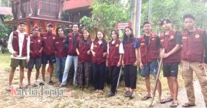 Dorong Pariwisata Digital, Mahasiswa KKNT Angkatan 46 UKI Toraja Modernisasi Penunjuk Arah Wisata Baby Grave Lewat QR Code