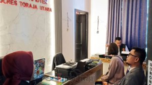 Didampingi Dua Pengacara, Pemilik Akun FB Irma Tendengan Penuhi Panggilan Penyidik Polres Toraja Utara