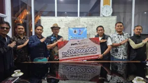 Dukung Program “Toraja Mengajar”, PMTI Serahkan Bantuan Keuangan