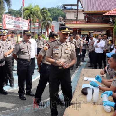 Cegah Narkoba, Kapolres dan Ratusan Personil Polres Tana Toraja Jalani Tes Urine