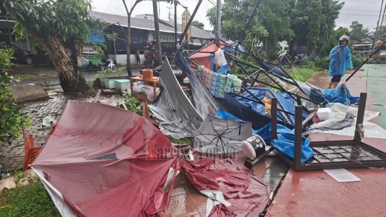 Kota Rantepao Diterjang Hujan Badai, Ini Dampaknya