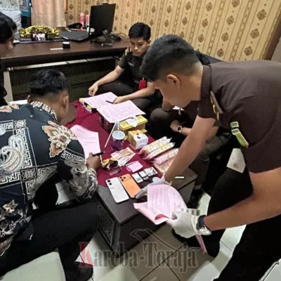 Perkara Narkoba; 4 Tersangka Beserta Barang Bukti 83 Gram Sabu-sabu Diserahkan ke Kejari Tana Toraja
