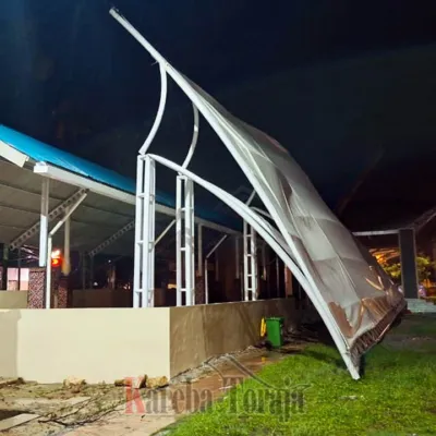 Baru Berusia 4 Bulan, Atap Tribun Lapangan Bakti Rantepao Ambruk, Proyeknya Senilai Rp 1,798 Miliar