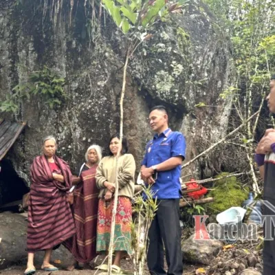 Viral Di Medsos Nenek Tinggal Sebatang Kara Dalam Gua di Makale Selatan, Begini Faktanya