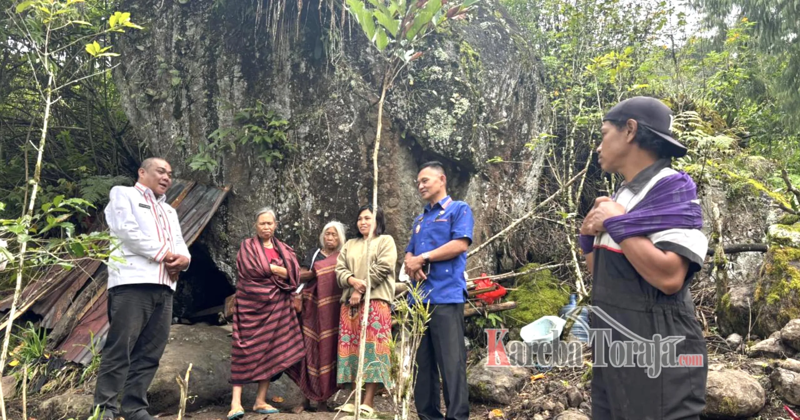Viral Di Medsos Nenek Tinggal Sebatang Kara Dalam Gua di Makale Selatan, Begini Faktanya
