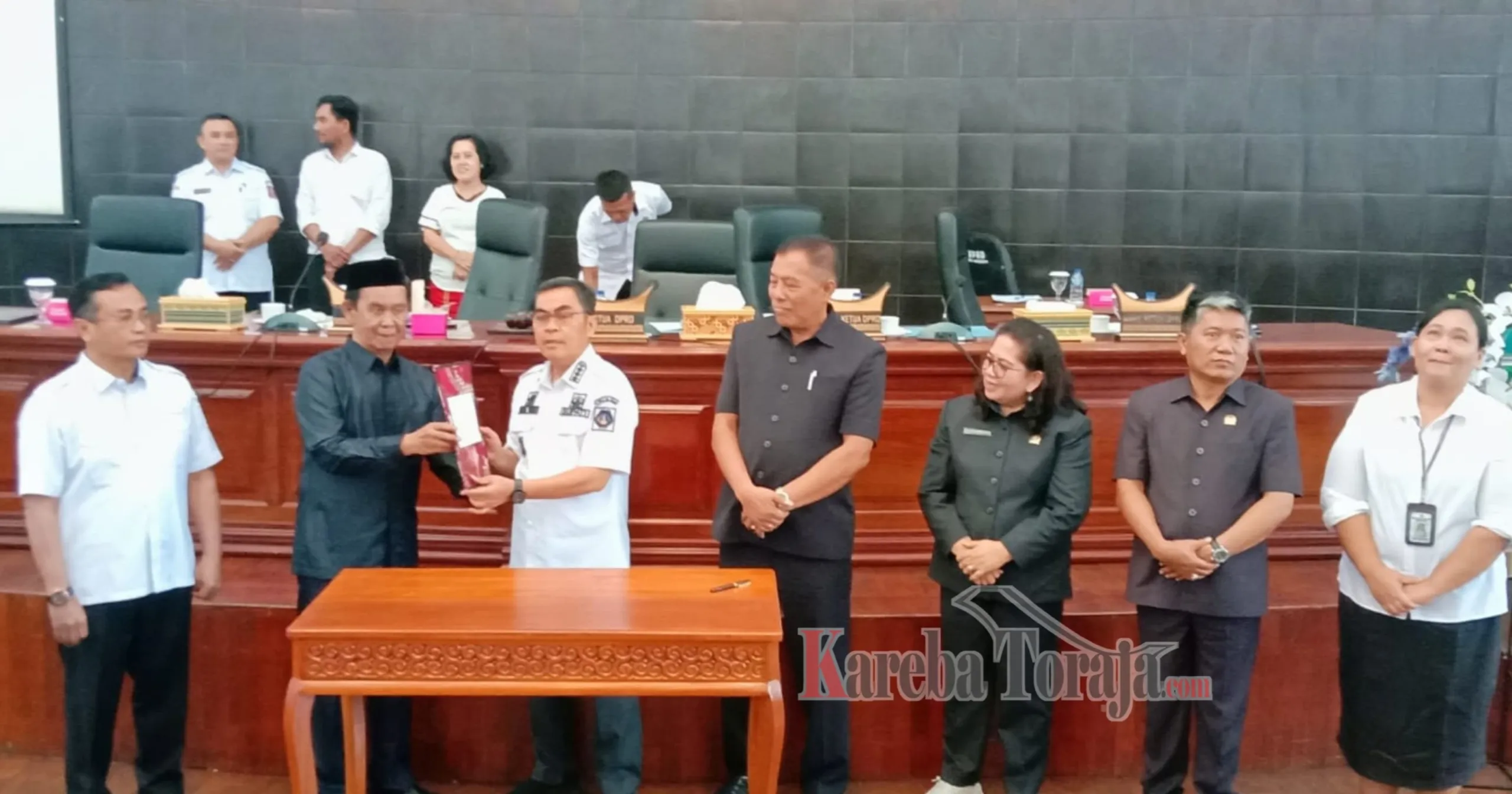Paripurna LKPJ Bupati Tana Toraja, Pansus Sampaikan 10 Rekomendasi Umum