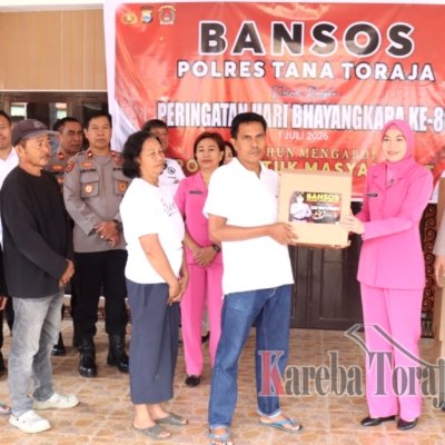 Sambut HUT Bhayangkara Ke-80, Polres Tana Toraja Salurkan Ratusan Paket Bansos untuk Masyarakat