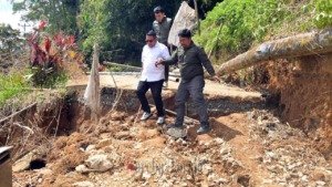 Reses, Yosia Rinto Kadang Tinjau Jalan Putus Akibat Longsor di Buntu Pepasan
