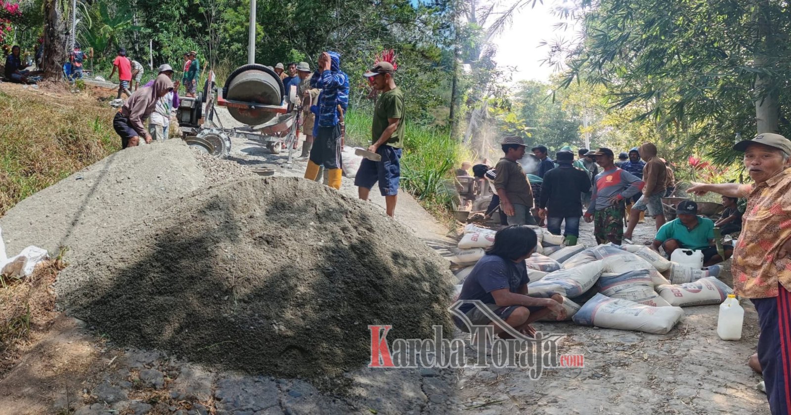 Warga Lembang Buntu Limbong Gandasil, Swadaya Cor Jalan Sepanjang 500 Meter