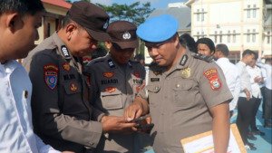 Cegah Judol dan Pinjol, Ponsel Personil Polres Toraja Utara Diperiksa Propam