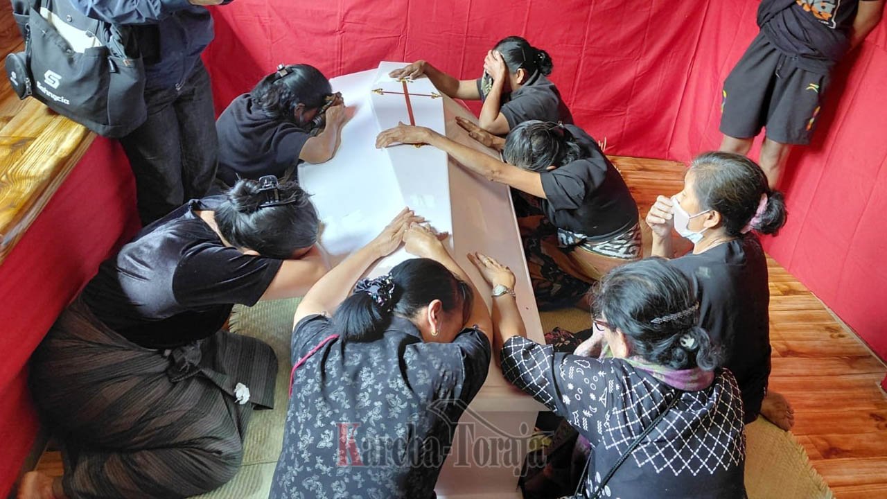 Tiba di Toraja, Jenazah Aprida Rapi, Korban Penembakan di Jayawijaya, Disambut Isak Tangis Keluarga